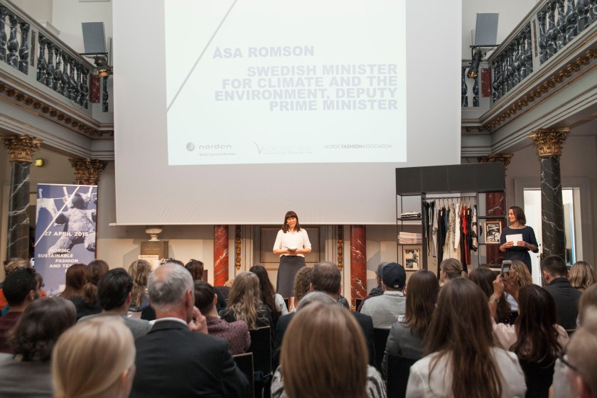 De Zweedse minister aan het woord, rechts van haar staat de Deense minister 